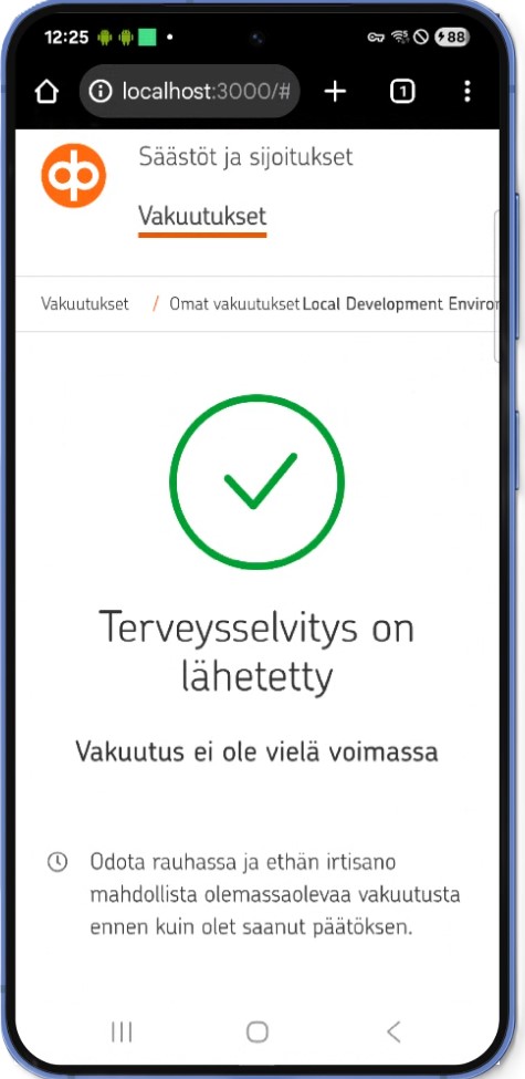 Kuvassa on matkapuhelin jonka ruudulla on terveysselvityksen lähettämisen jälkeinen sivu. Sivulla on onnistuneen lähettämisen ikoni jossa vihreä väkänen ja siinä kerrotaan Terveysselvitys on lähetetty sekä muita ohjetekstejä.