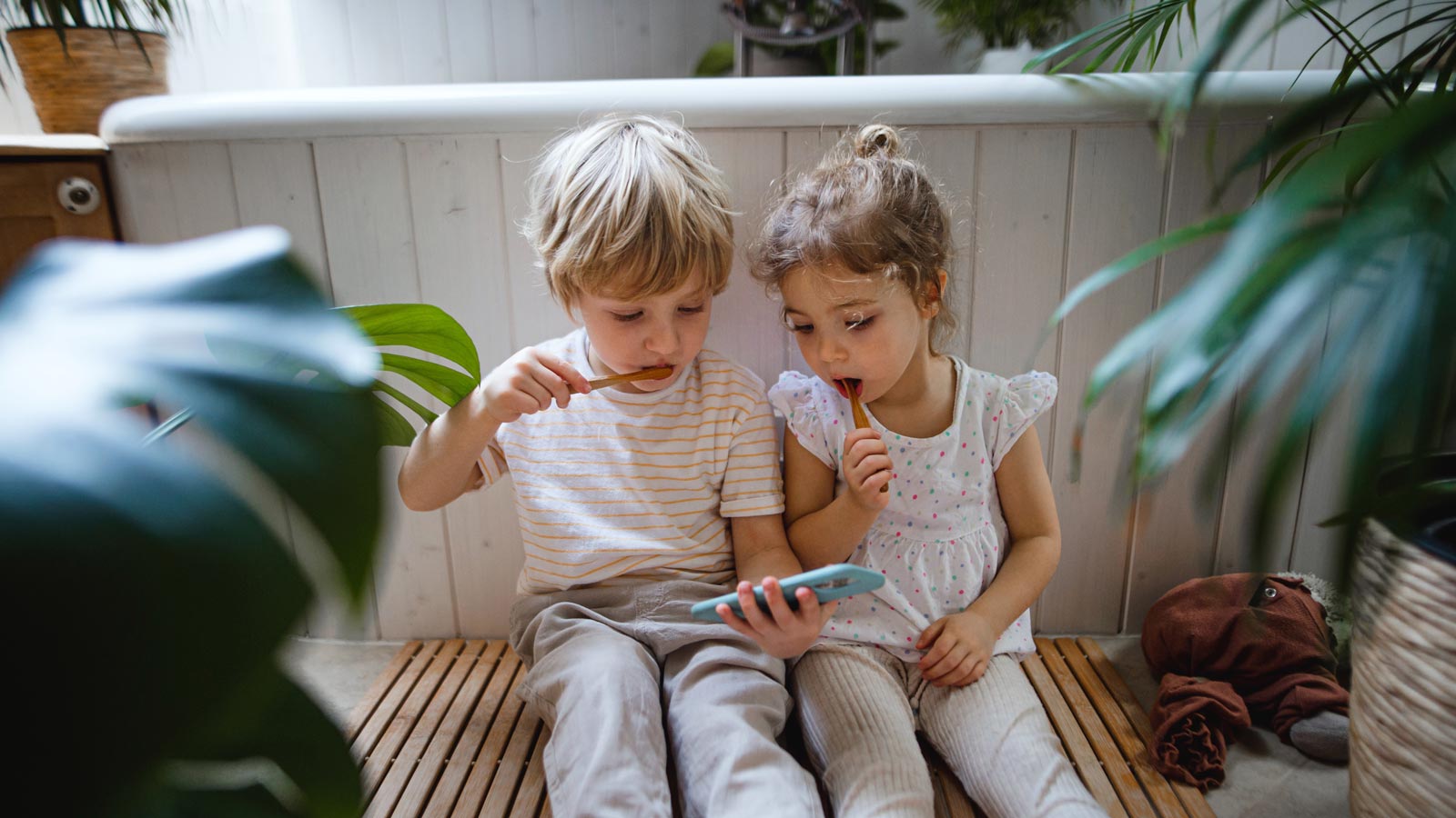 Avaa sijoitusvakuutus ja aloita vakuutussäästäminen lapselle.